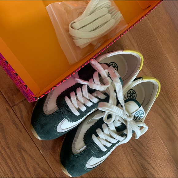 Tory Burch Hank Suede Sneakers Lace Up Ivory and Green Womens Size 6.5 NIB - Picture 6 of 12